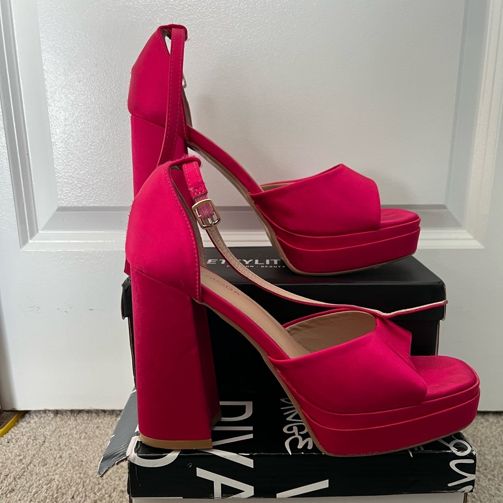 TOP Moda Pink Platform Heels with Ankle Strap